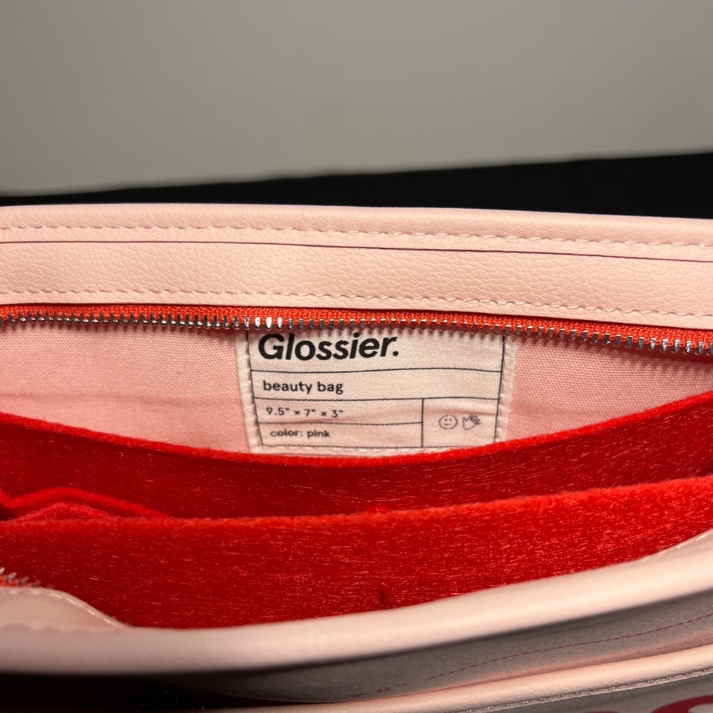 Glossier - The Beauty Bag - Picture 3 of 6